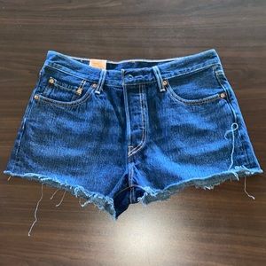 NWT!! 🌄 LEVI 501 SHORTS!!
